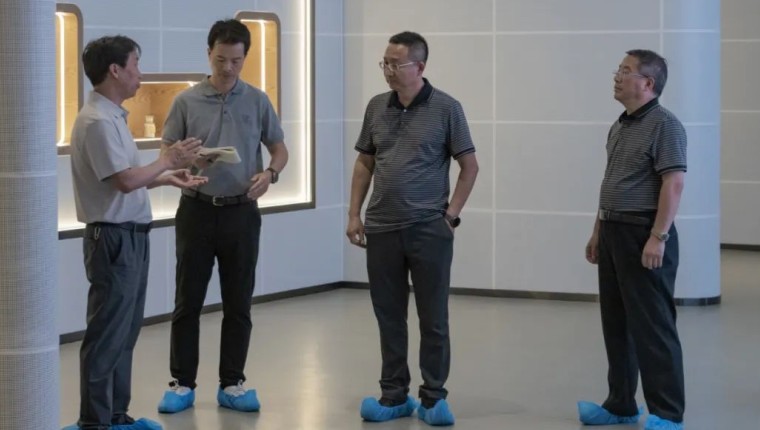 中国城市经济研究院领导一行到刘化化工公司调研指导工作